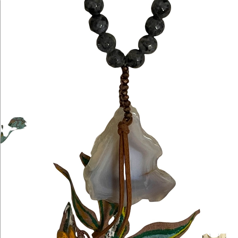 For the girl who loves agate rocks.💙